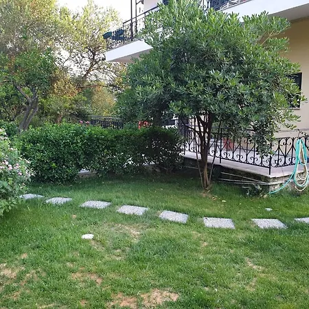 Apartment 2 Bedroom Spacious Garden *
