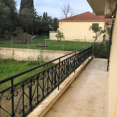 2 Bedroom Spacious Garden Διαμέρισμα *