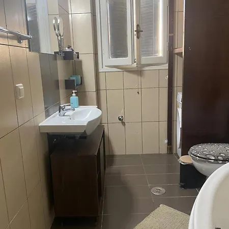2 Bedroom Spacious Garden