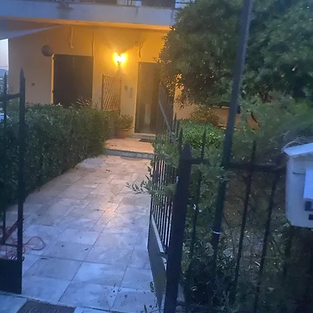 Διαμέρισμα 2 Bedroom Spacious Garden *