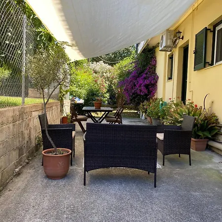 2 Bedroom Spacious Garden Διαμέρισμα *