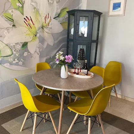 Διαμέρισμα 2 Bedroom Spacious Garden *